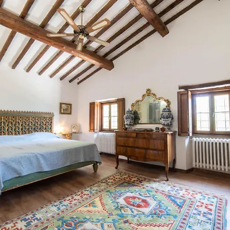 Casa Strada Paterno (Florence)